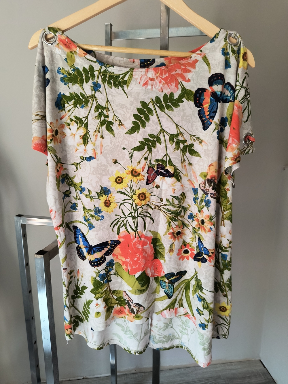 Cable & Gauge Floral Butterfly Cold Shoulder Top Plus Size 1X *FLAW
